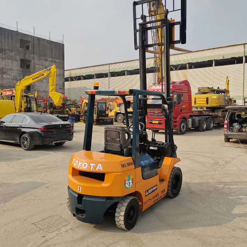 TOYOTA FD30 - رافعة شوكية ديزل: صور 1 TOYOTA FD30 - رافعة شوكية ديزل: صور 1