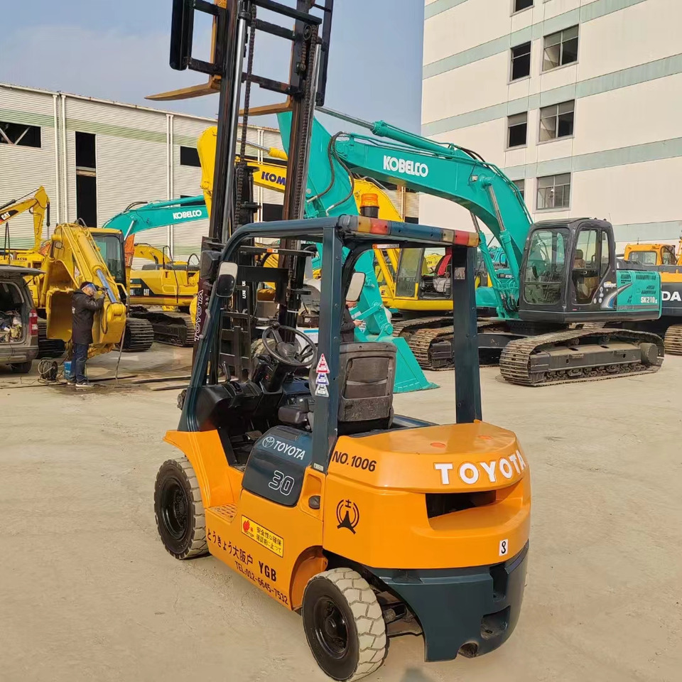 TOYOTA FD30 - رافعة شوكية ديزل: صور 4 TOYOTA FD30 - رافعة شوكية ديزل: صور 4