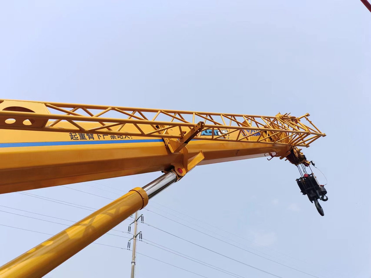 XCMG QY25K - موبايل كرين: صور 5 XCMG QY25K - موبايل كرين: صور 5