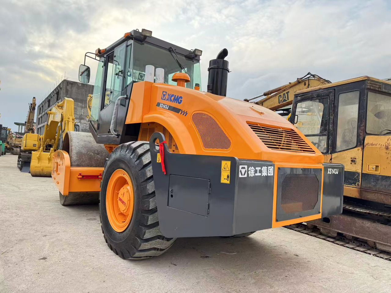 XCMG XS143J - مدحلة الأسفلت: صور 2 XCMG XS143J - مدحلة الأسفلت: صور 2