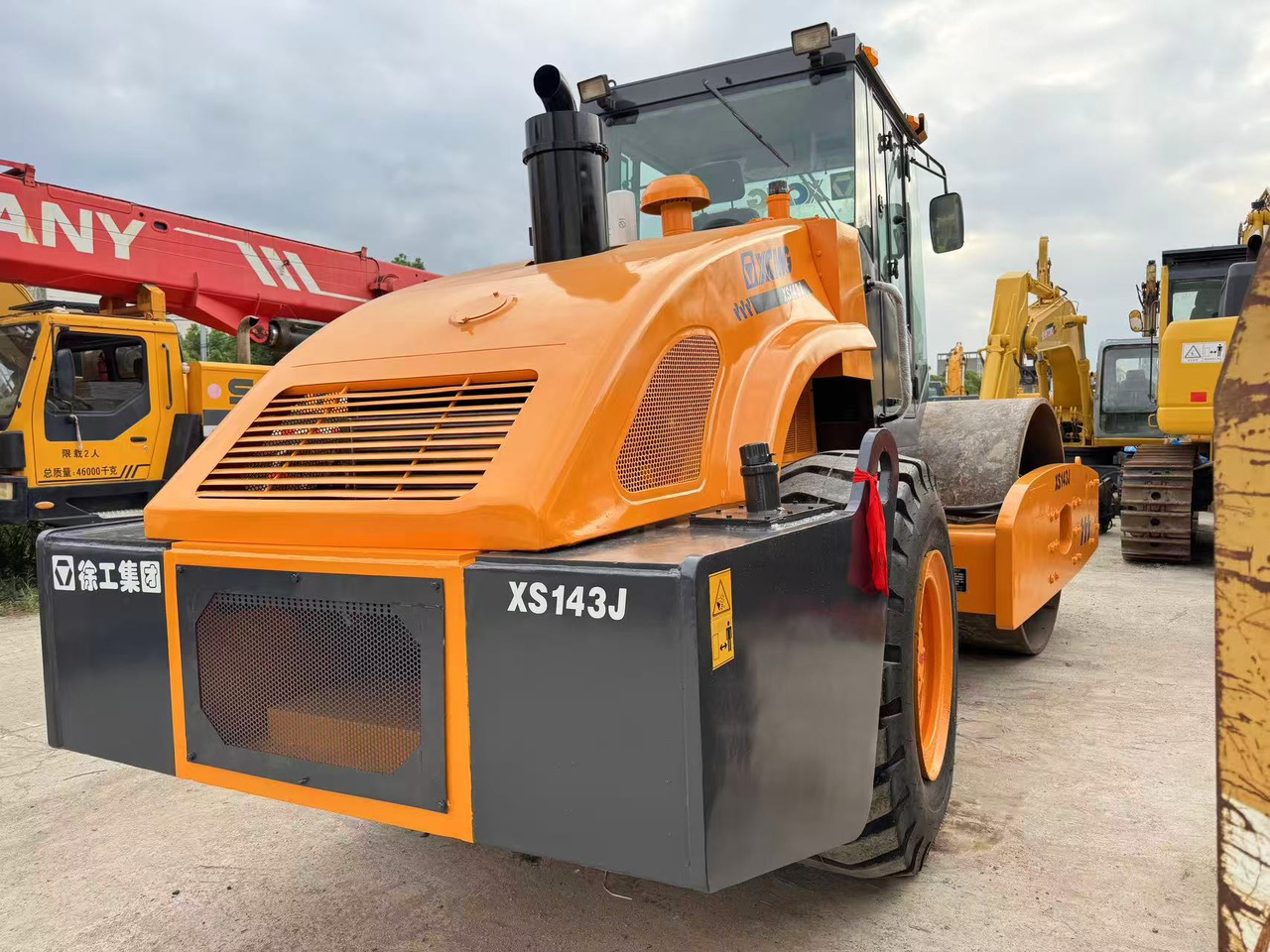 XCMG XS143J - مدحلة الأسفلت: صور 5 XCMG XS143J - مدحلة الأسفلت: صور 5