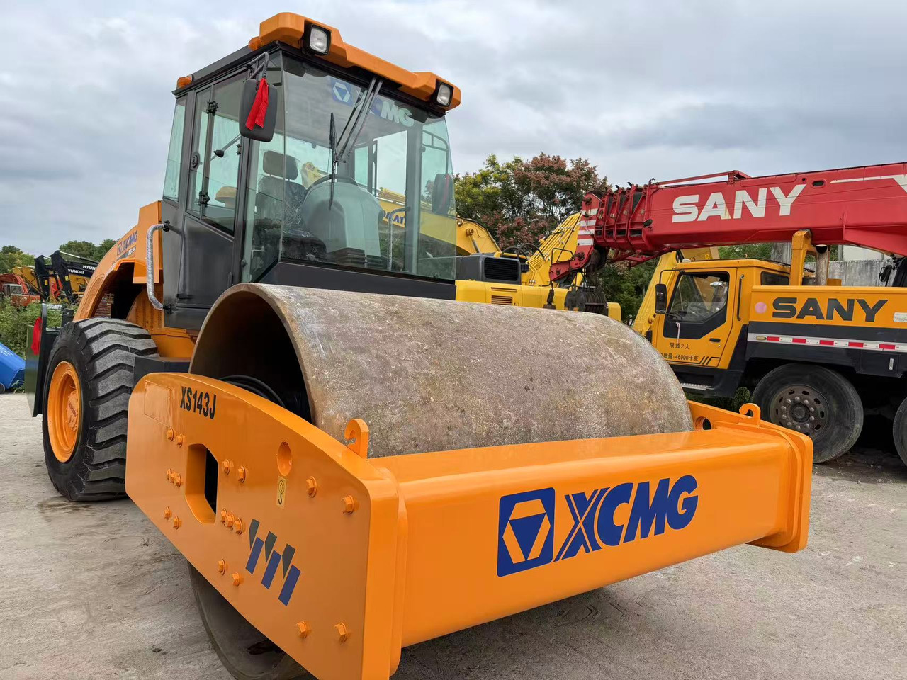 XCMG XS143J - مدحلة الأسفلت: صور 1 XCMG XS143J - مدحلة الأسفلت: صور 1