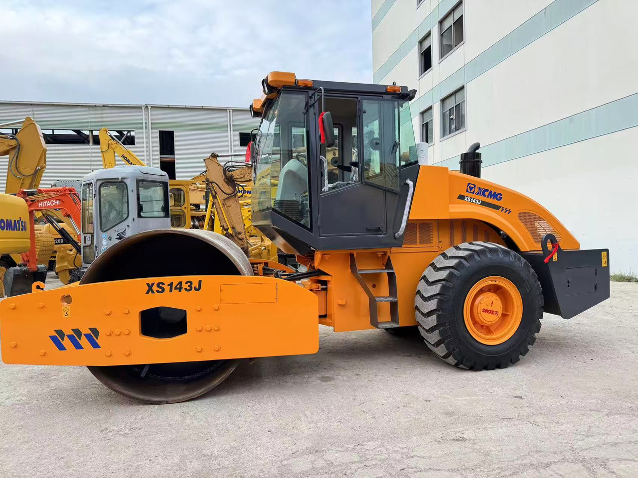 XCMG XS143J - مدحلة الأسفلت: صور 3 XCMG XS143J - مدحلة الأسفلت: صور 3