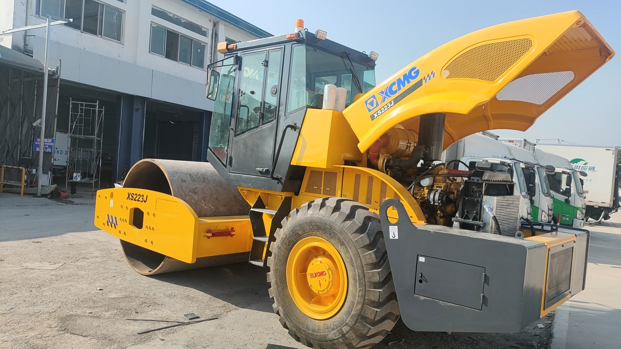 XCMG XS223J - مدحلة الأسفلت: صور 4 XCMG XS223J - مدحلة الأسفلت: صور 4
