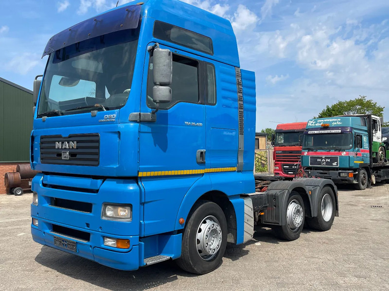 MAN TGA 26.430 TRACTOR UNIT - شاحنة جرار: صور 3 MAN TGA 26.430 TRACTOR UNIT - شاحنة جرار: صور 3