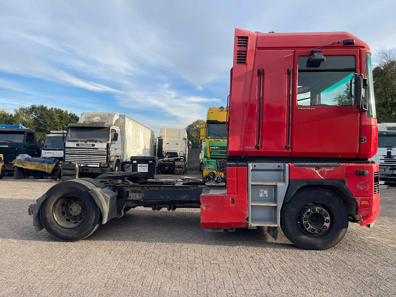 Renault Magnum 480 MACK Tractor unit - شاحنة جرار: صور 4 Renault Magnum 480 MACK Tractor unit - شاحنة جرار: صور 4