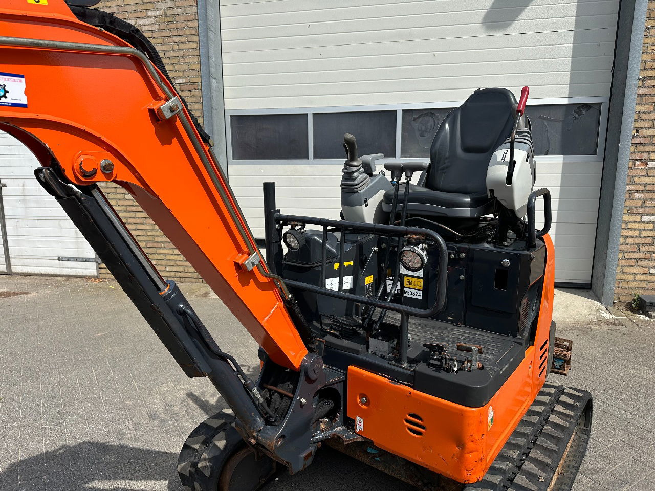 Hitachi ZX19U-6 YR - حفارة مصغرة: صور 2 Hitachi ZX19U-6 YR - حفارة مصغرة: صور 2