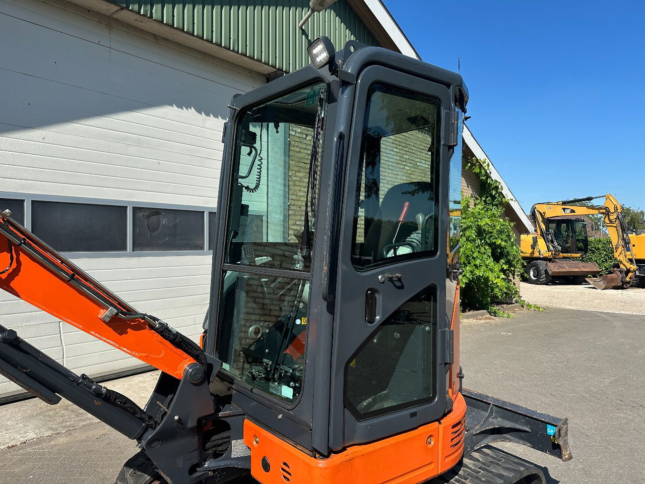 Hitachi ZX26U-6CR - حفارة مصغرة: صور 4 Hitachi ZX26U-6CR - حفارة مصغرة: صور 4