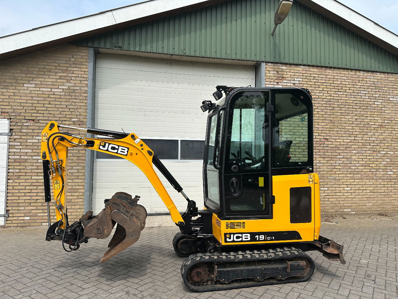 JCB 19 c1 - حفارة مصغرة: صور 1 JCB 19 c1 - حفارة مصغرة: صور 1
