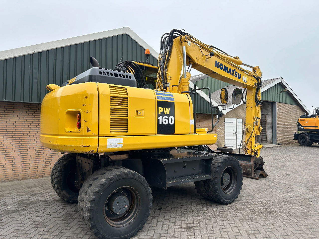 Komatsu PW160-8 - حفارة على عجلات: صور 5 Komatsu PW160-8 - حفارة على عجلات: صور 5