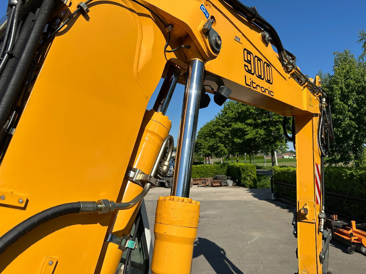 حفارة على عجلات Liebherr A900C: صور 30