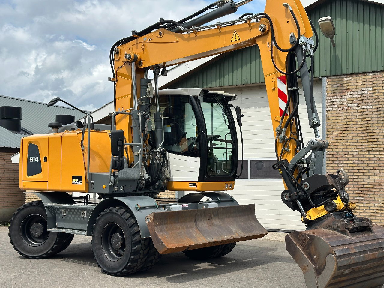 Liebherr A914 - حفارة على عجلات: صور 5 Liebherr A914 - حفارة على عجلات: صور 5