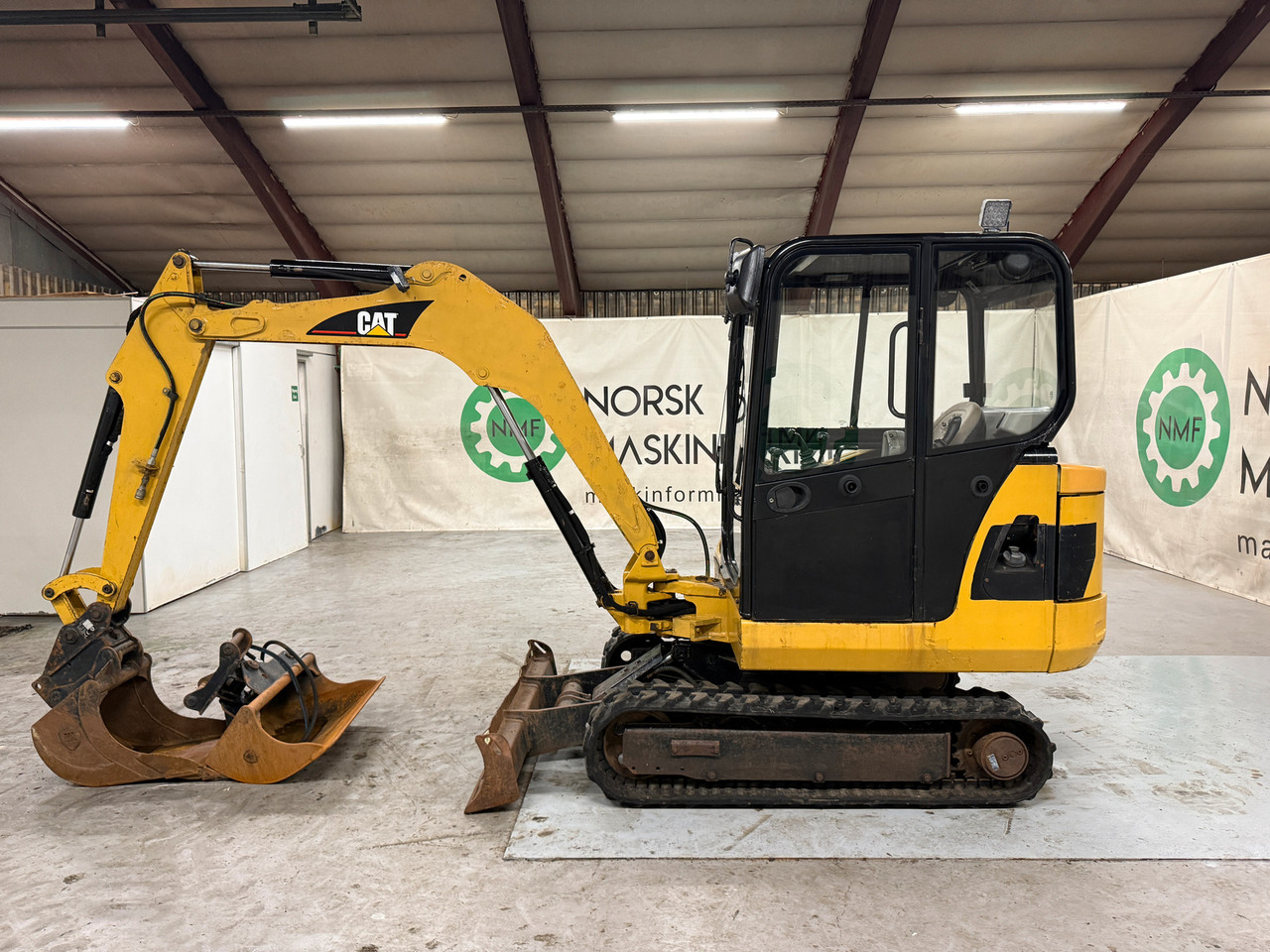 Cat 302,5 - حفارة مصغرة: صور 2 Cat 302,5 - حفارة مصغرة: صور 2