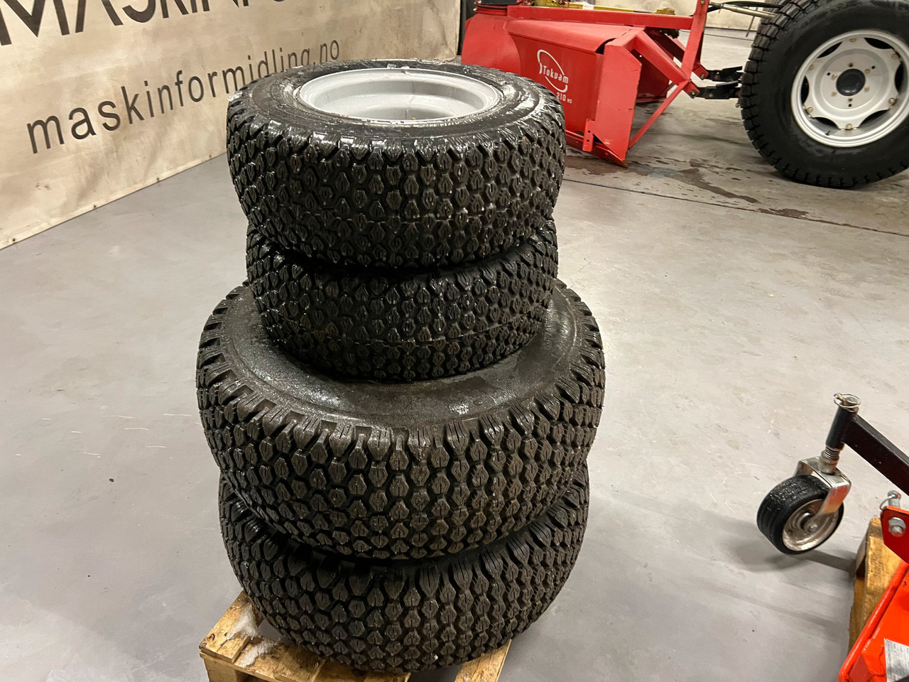Dekk passer Massey Ferguson 1525 - عجلات - الآلات والماكينات الزراعية: صور 1 Dekk passer Massey Ferguson 1525 - عجلات - الآلات والماكينات الزراعية: صور 1