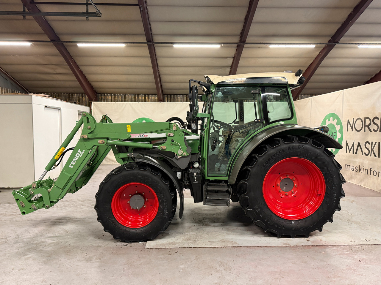 Fendt 211 Vario TMS - جرار: صور 2 Fendt 211 Vario TMS - جرار: صور 2
