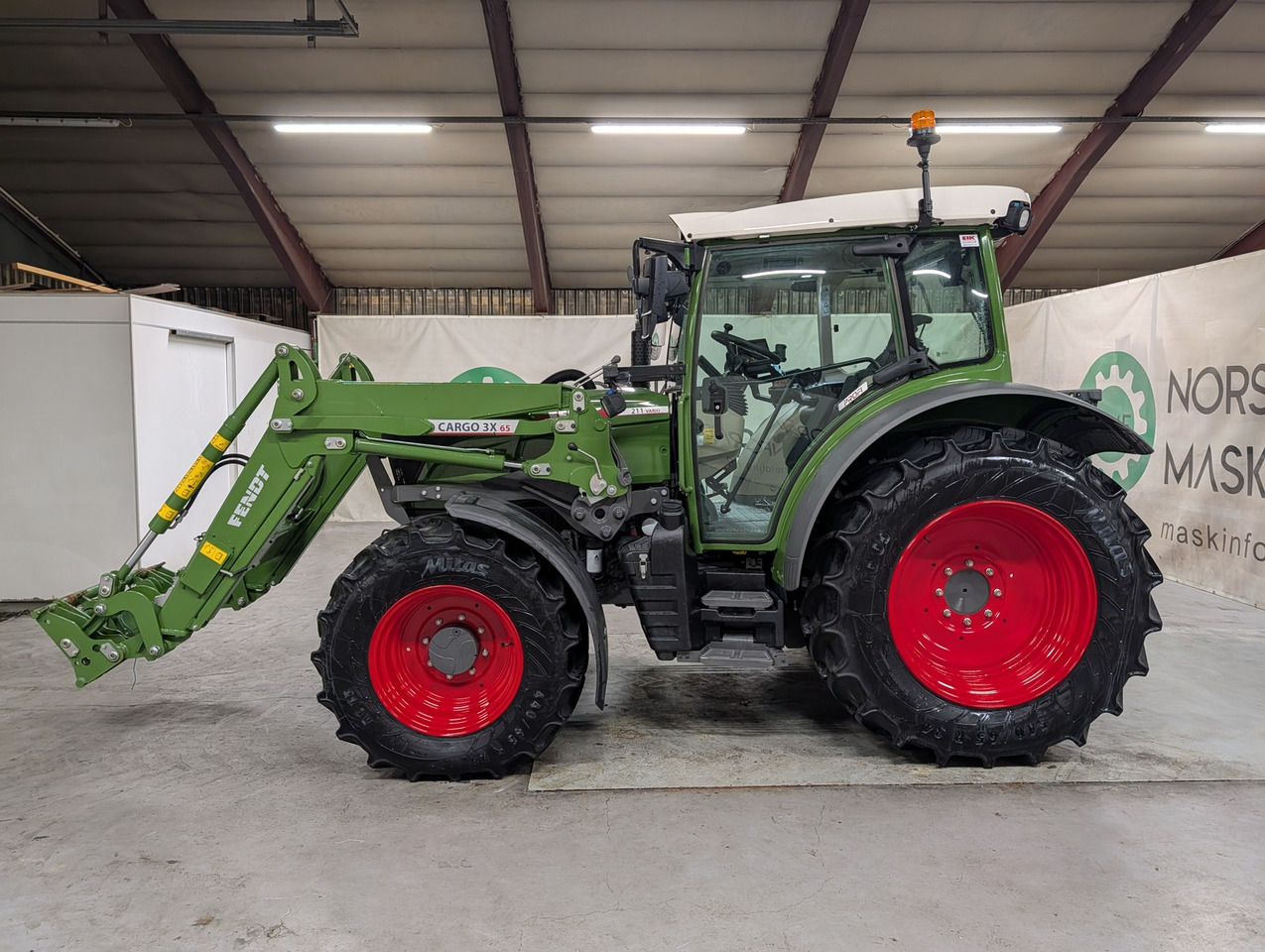 Fendt 211 Vario - جرار: صور 2 Fendt 211 Vario - جرار: صور 2