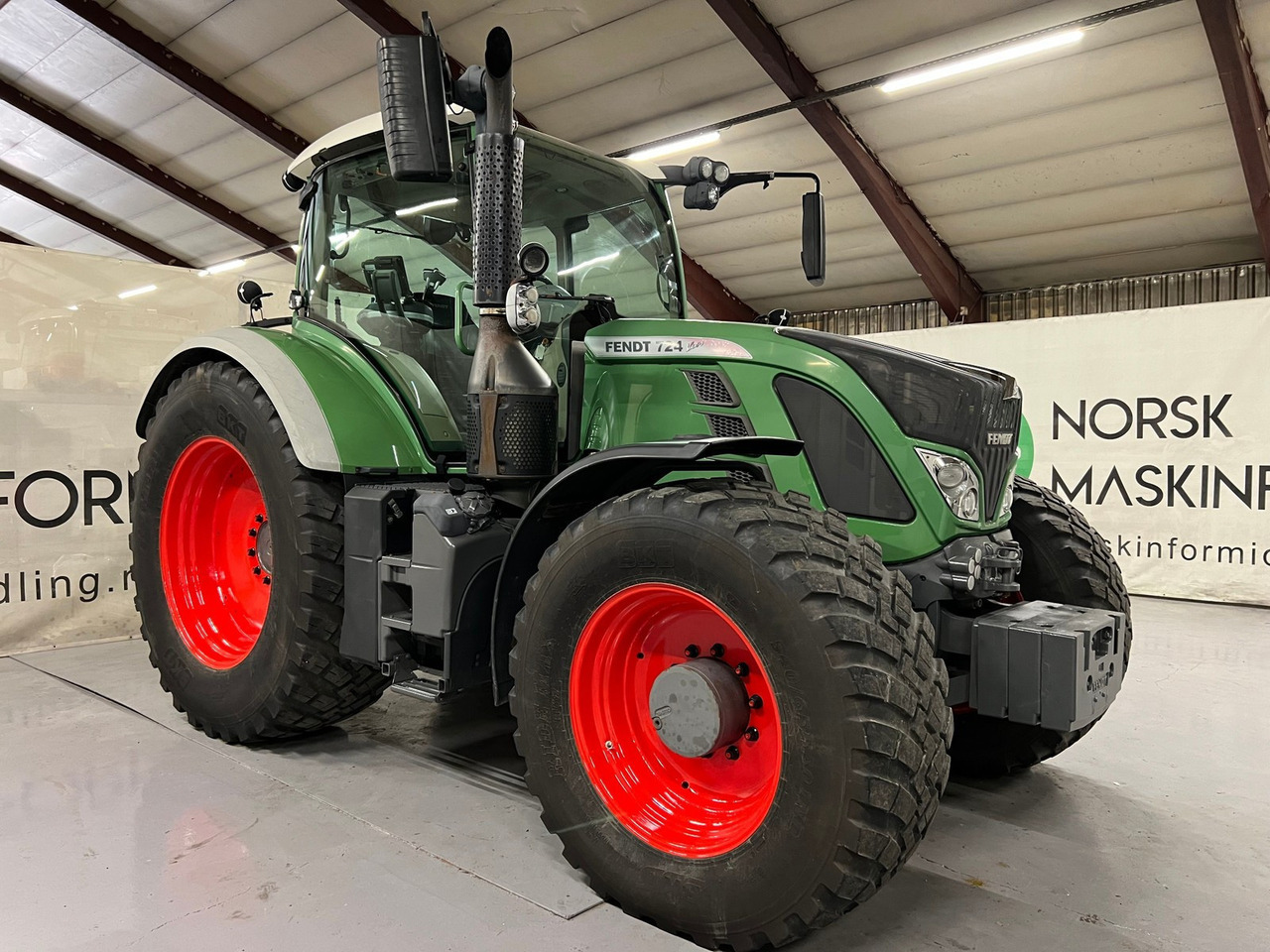 Fendt 724 Vario - جرار: صور 5 Fendt 724 Vario - جرار: صور 5