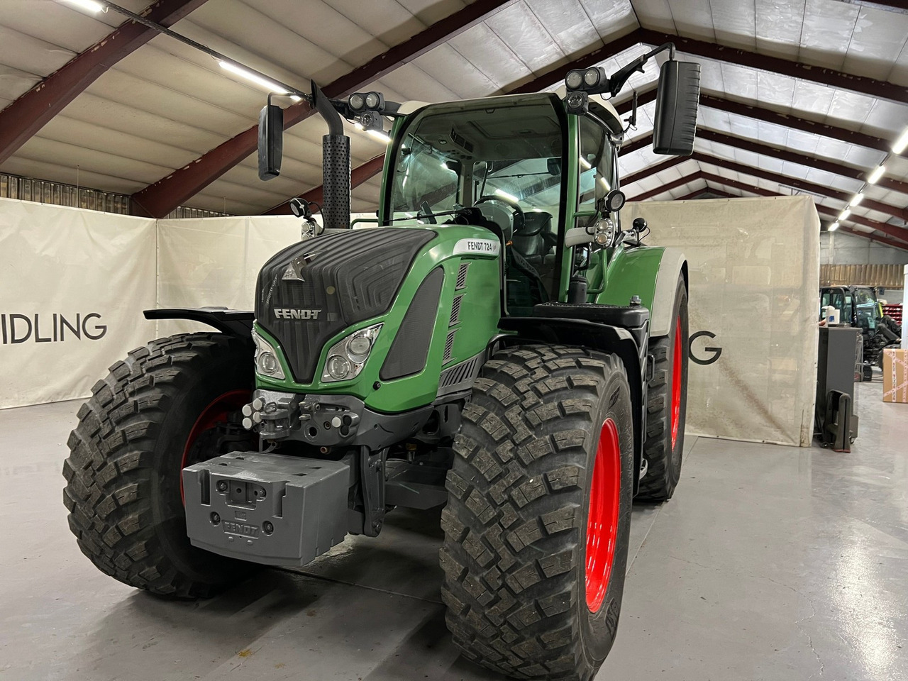 Fendt 724 Vario - جرار: صور 3 Fendt 724 Vario - جرار: صور 3
