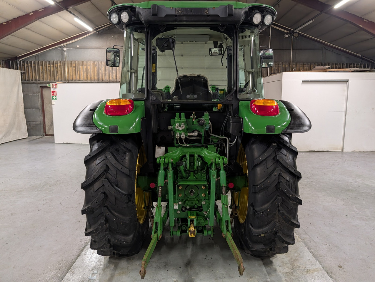 John Deere 5085M - جرار: صور 4 John Deere 5085M - جرار: صور 4