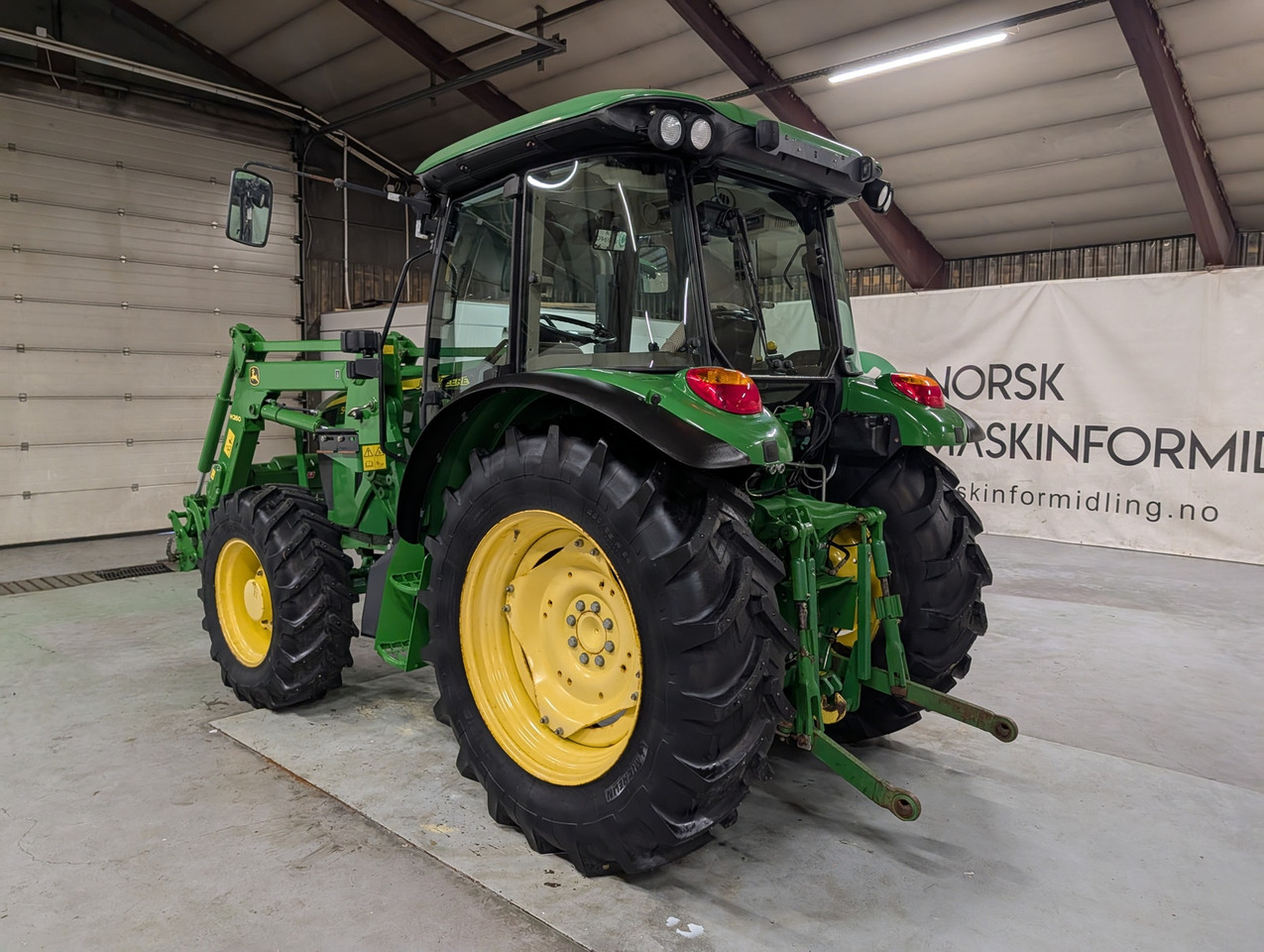 John Deere 5085M - جرار: صور 3 John Deere 5085M - جرار: صور 3