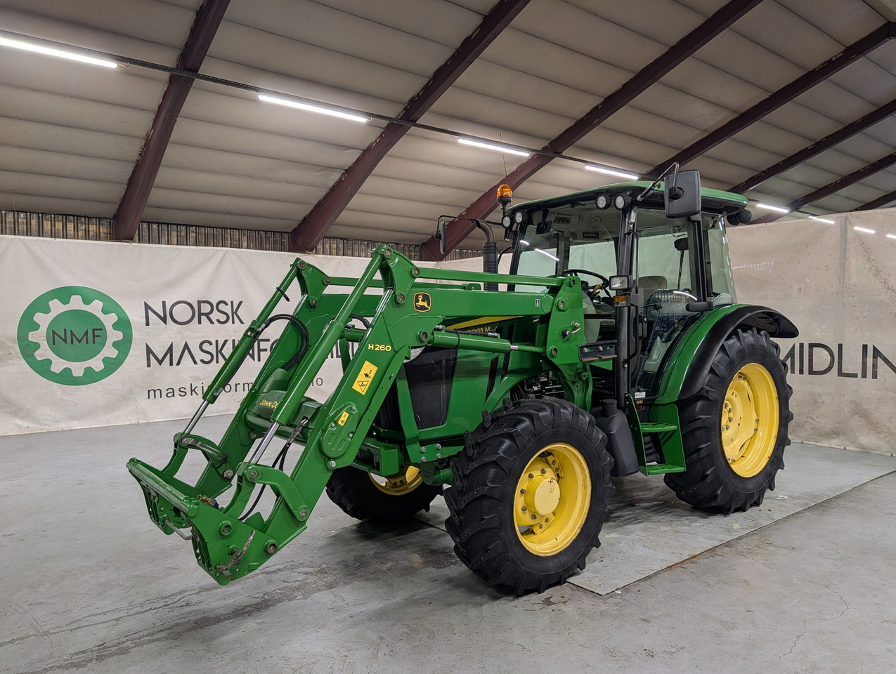 John Deere 5085M - جرار: صور 1 John Deere 5085M - جرار: صور 1