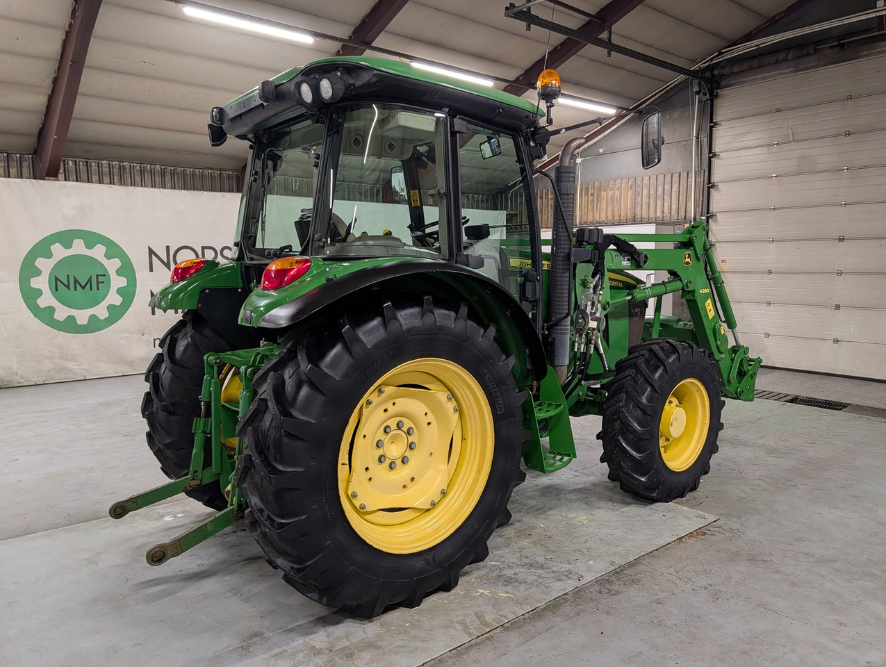 John Deere 5085M - جرار: صور 5 John Deere 5085M - جرار: صور 5