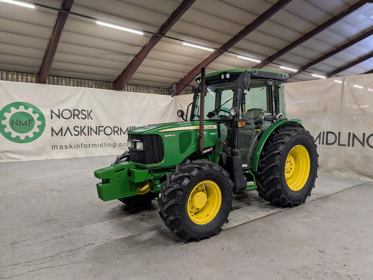 John Deere 5090G - جرار: صور 1 John Deere 5090G - جرار: صور 1