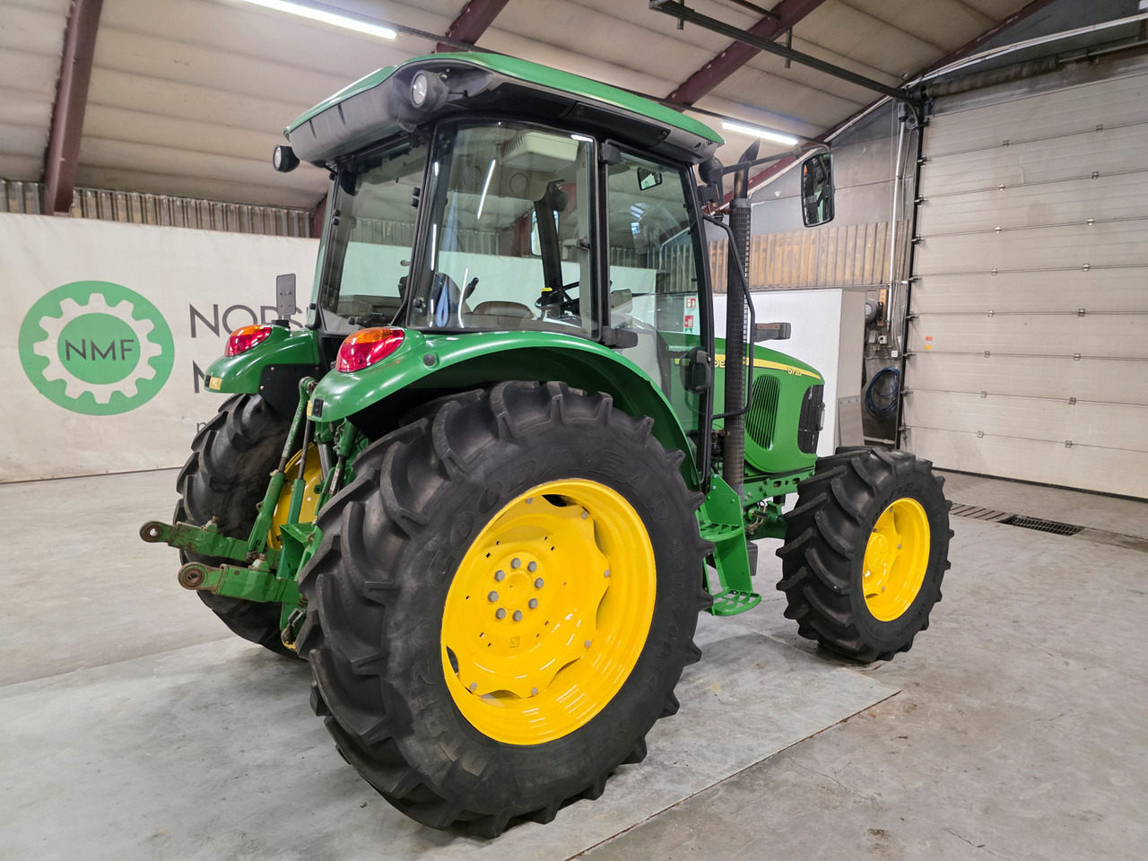 John Deere 5720 - جرار: صور 5 John Deere 5720 - جرار: صور 5