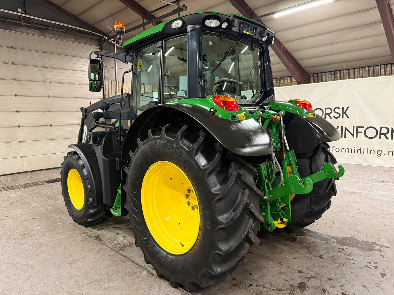 John Deere 6100M - جرار: صور 3 John Deere 6100M - جرار: صور 3