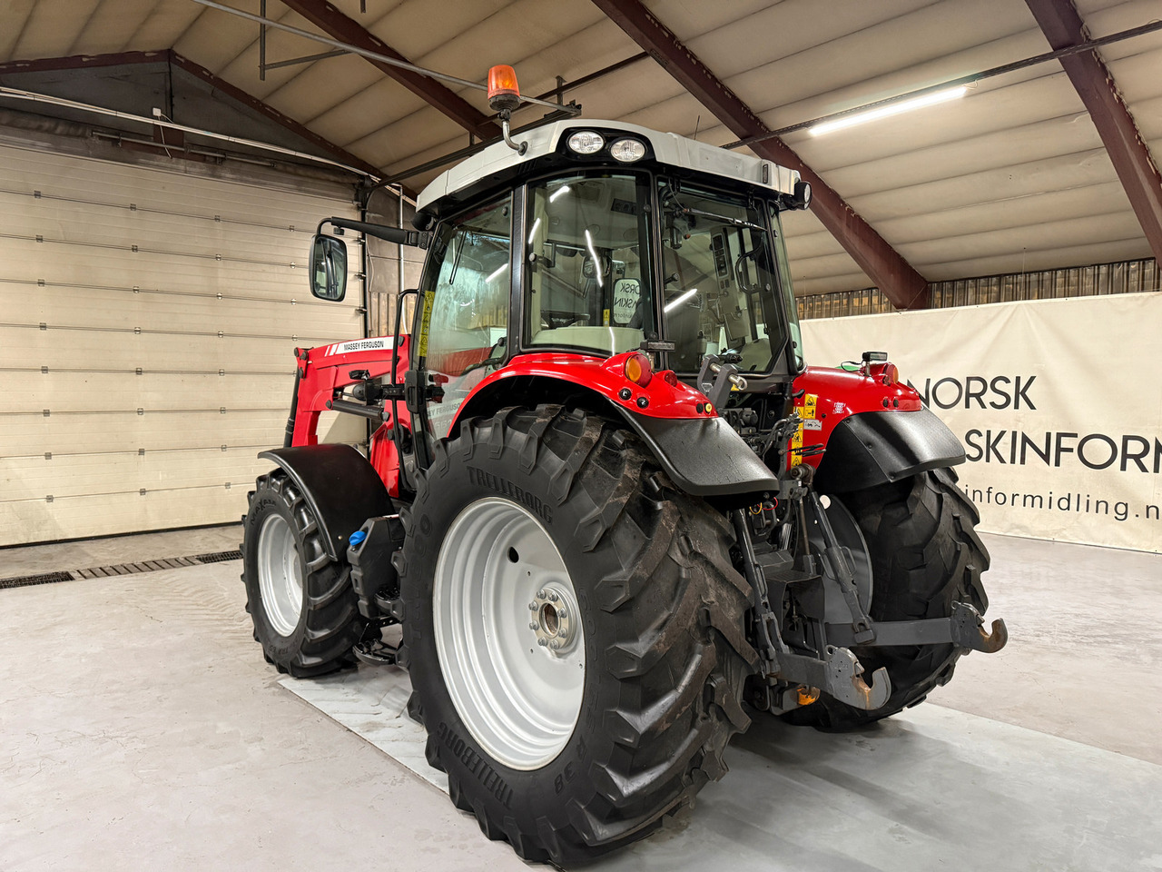 Massey Ferguson 5613 Dyna 4 - جرار: صور 3 Massey Ferguson 5613 Dyna 4 - جرار: صور 3