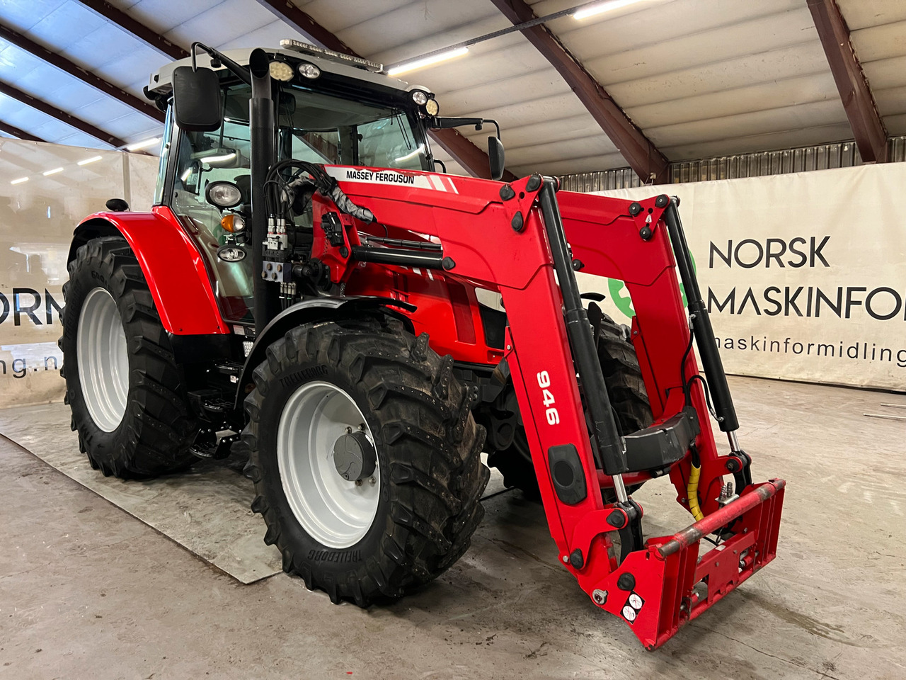 Massey Ferguson 5613 Dyna 6 - جرار: صور 4 Massey Ferguson 5613 Dyna 6 - جرار: صور 4