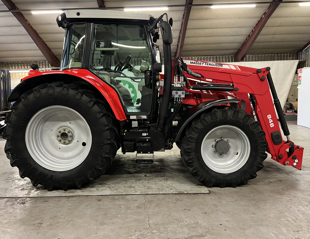 Massey Ferguson 5613 Dyna 6 - جرار: صور 5 Massey Ferguson 5613 Dyna 6 - جرار: صور 5
