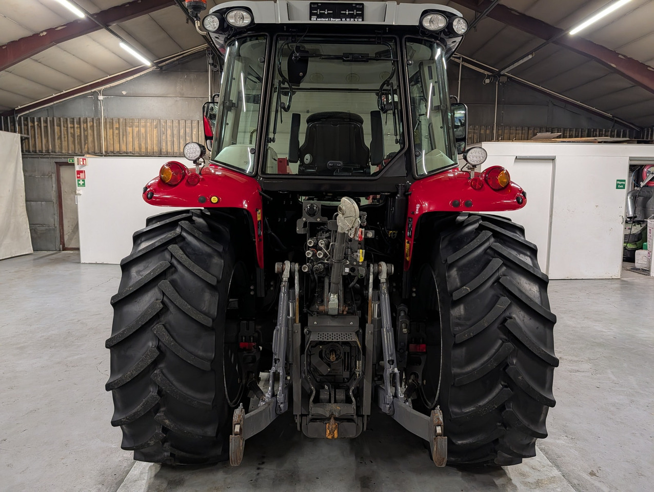 Massey Ferguson 5712S - جرار: صور 4 Massey Ferguson 5712S - جرار: صور 4
