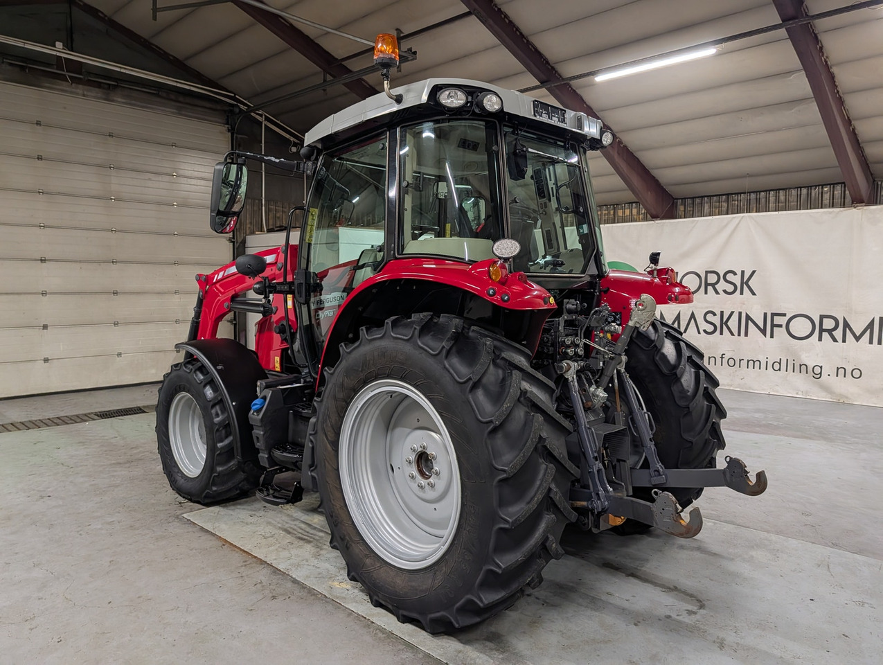 Massey Ferguson 5712S - جرار: صور 3 Massey Ferguson 5712S - جرار: صور 3