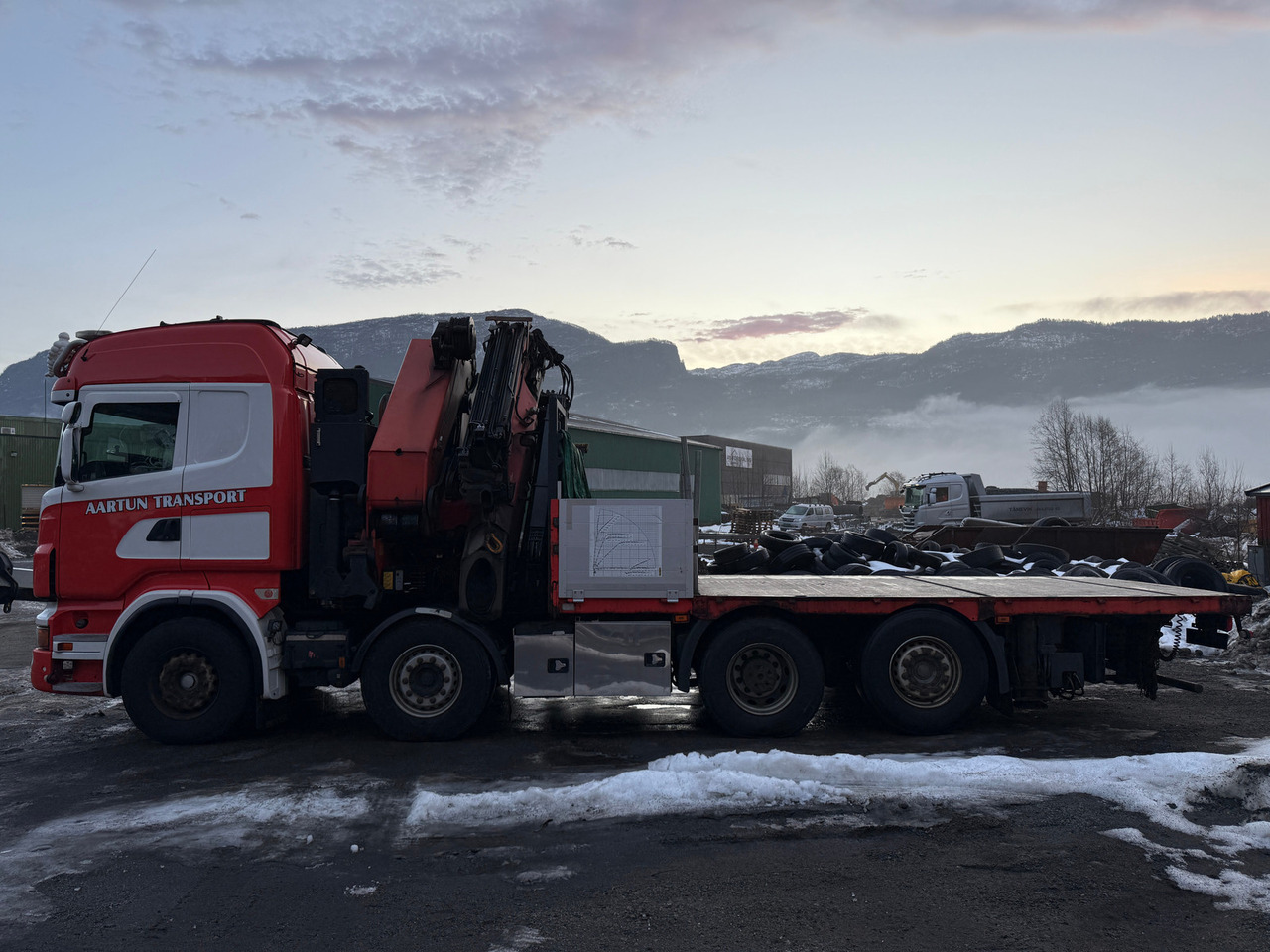Scania R560 - شاحنة كرين, شاحنات مسطحة: صور 3 Scania R560 - شاحنة كرين, شاحنات مسطحة: صور 3