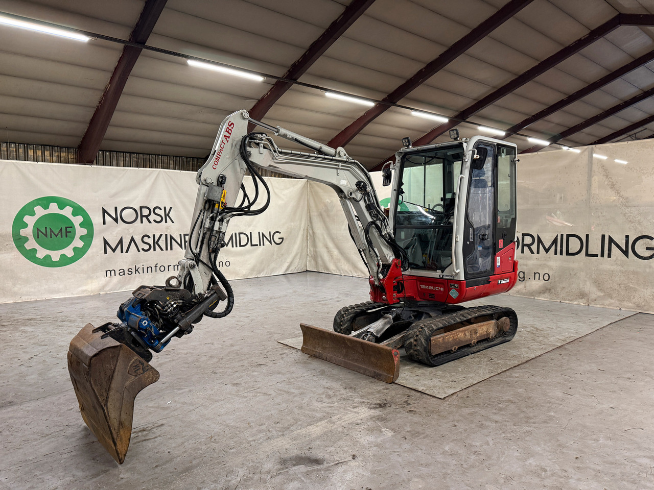 Takeuchi TB230 - حفارة مصغرة: صور 1 Takeuchi TB230 - حفارة مصغرة: صور 1