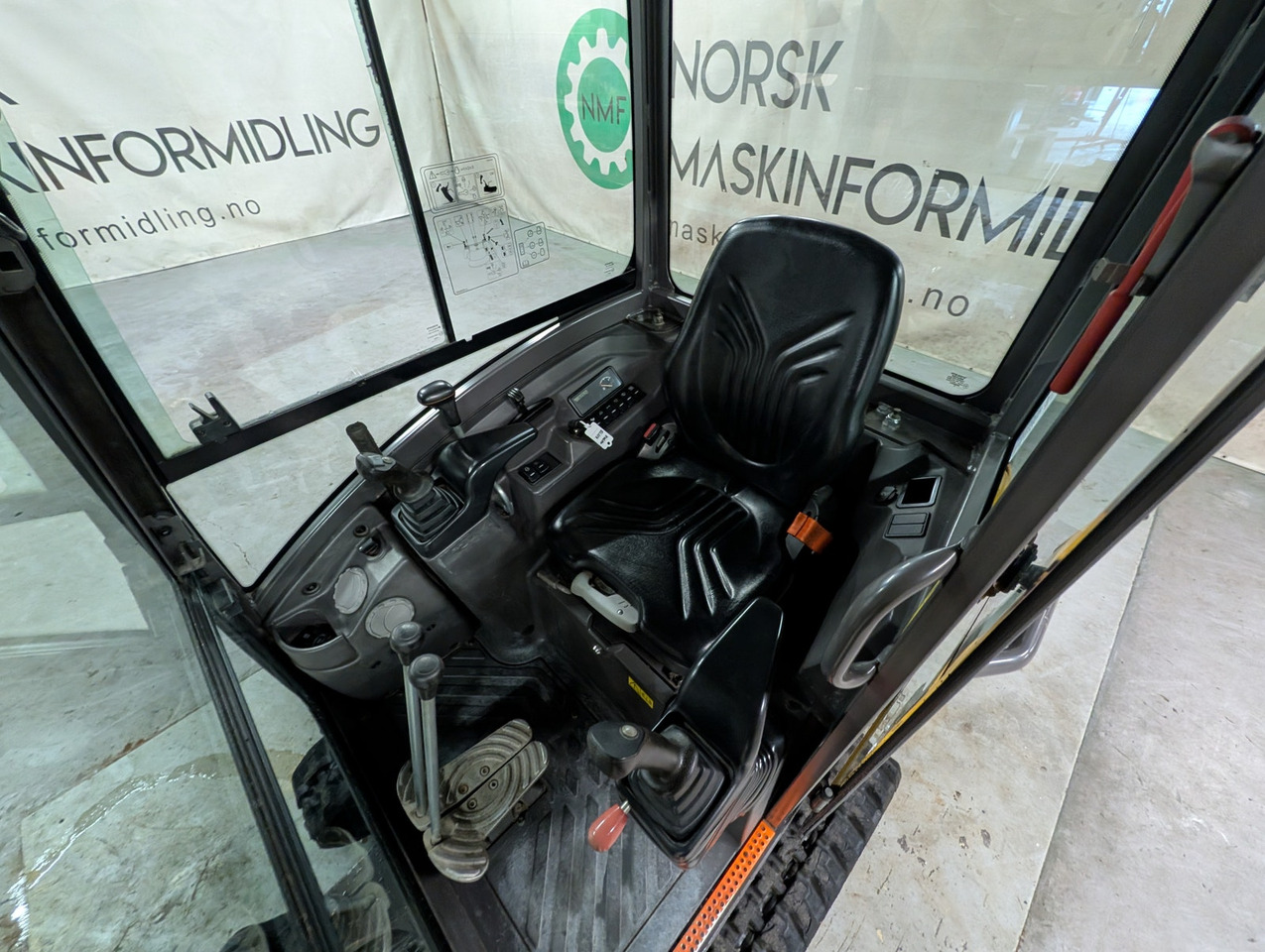 حفارة مصغرة Volvo ECR18D: صور 14