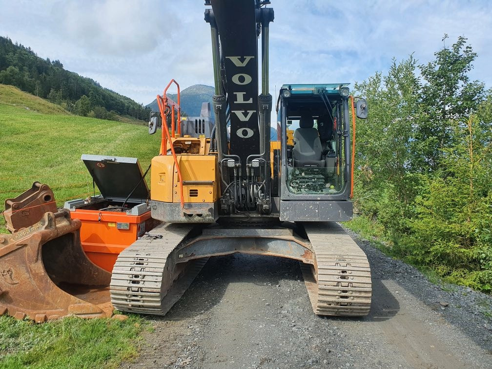 Volvo ECR235EL - حفارات زحافة: صور 2 Volvo ECR235EL - حفارات زحافة: صور 2