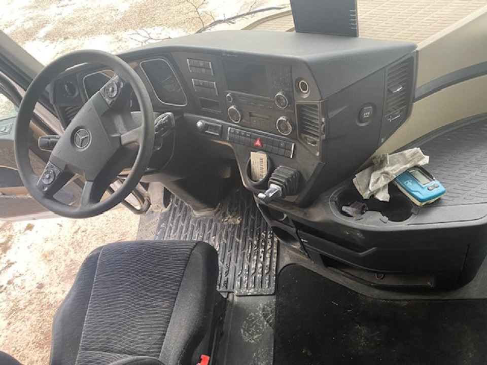 MERCEDES BENZ Actros 18.51 - شاحنة جرار: صور 4 MERCEDES BENZ Actros 18.51 - شاحنة جرار: صور 4
