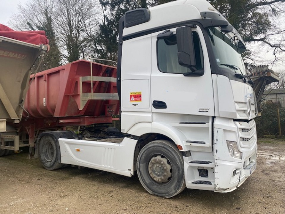 MERCEDES BENZ Actros 18.51 - شاحنة جرار: صور 2 MERCEDES BENZ Actros 18.51 - شاحنة جرار: صور 2