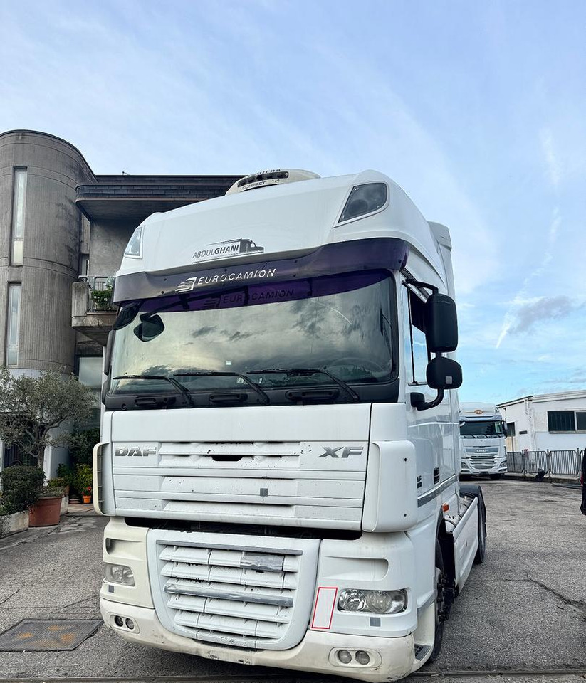 DAF XF 105.460 - 2010 - AUTOMATICO - شاحنة جرار: صور 2 DAF XF 105.460 - 2010 - AUTOMATICO - شاحنة جرار: صور 2