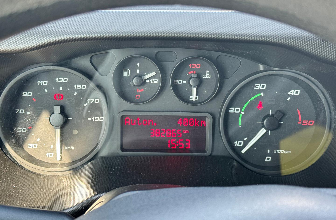 IVECO DAILY 35S15 - FRIGO FRC - PATENTE B - الشاحنات الصغيرة المبردة: صور 5 IVECO DAILY 35S15 - FRIGO FRC - PATENTE B - الشاحنات الصغيرة المبردة: صور 5