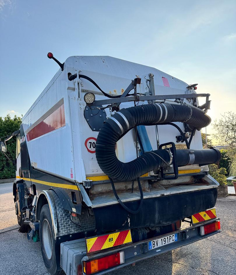 Iveco EuroCargo 150E18 spazzatrice - سياره كنس شوارع: صور 4 Iveco EuroCargo 150E18 spazzatrice - سياره كنس شوارع: صور 4