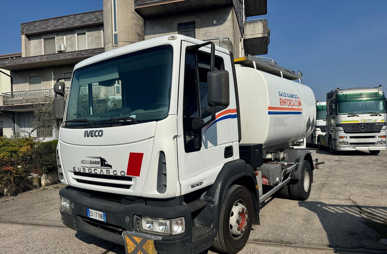 Iveco Eurocargo 150E21 Cisterna carburante - شاحنة صهريج: صور 1 Iveco Eurocargo 150E21 Cisterna carburante - شاحنة صهريج: صور 1