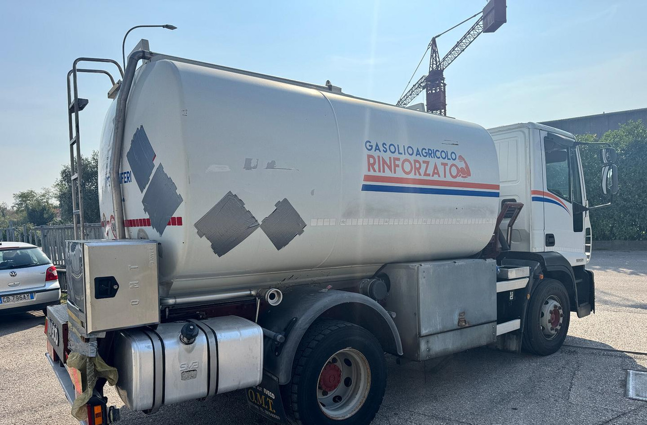 Iveco Eurocargo 150E21 Cisterna carburante - شاحنة صهريج: صور 4 Iveco Eurocargo 150E21 Cisterna carburante - شاحنة صهريج: صور 4