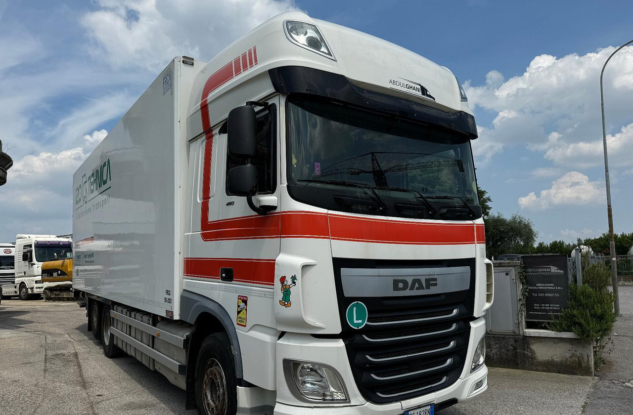 Motrice frigo DAF XF 105.460 con Sponda - مبردة شاحنة: صور 1 Motrice frigo DAF XF 105.460 con Sponda - مبردة شاحنة: صور 1