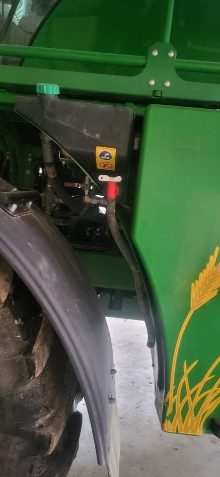 John Deere R4040i - آلة الرش ذاتية الحركة: صور 5 John Deere R4040i - آلة الرش ذاتية الحركة: صور 5