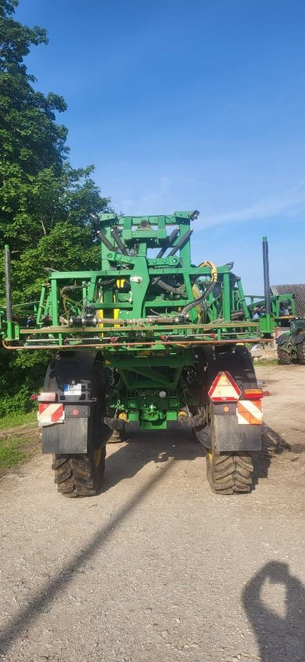John Deere R4040i - آلة الرش ذاتية الحركة: صور 4 John Deere R4040i - آلة الرش ذاتية الحركة: صور 4
