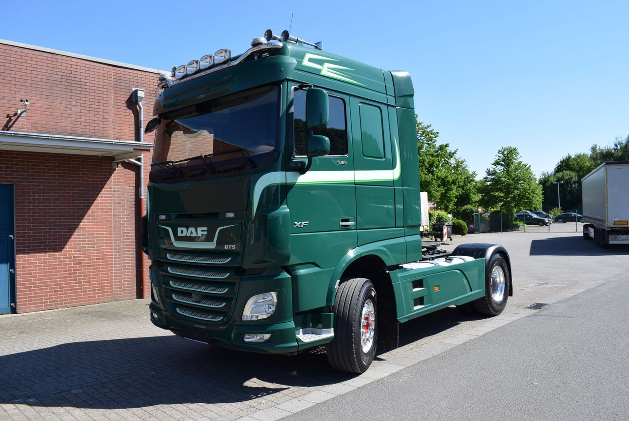 DAF XF 530 FT Retarder Leder Standklima Hydraulik - شاحنة جرار: صور 1 DAF XF 530 FT Retarder Leder Standklima Hydraulik - شاحنة جرار: صور 1