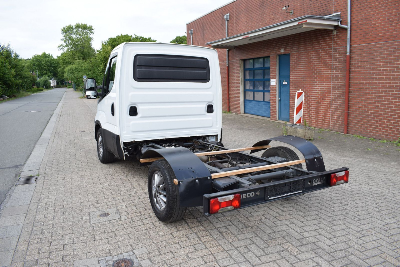 Iveco Daily 35 S21 3,0 Automatik Luftfederung Tempomat - الشاسيه شاحنة: صور 5 Iveco Daily 35 S21 3,0 Automatik Luftfederung Tempomat - الشاسيه شاحنة: صور 5